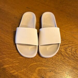 Lululemon Restfeel  Slides Cream